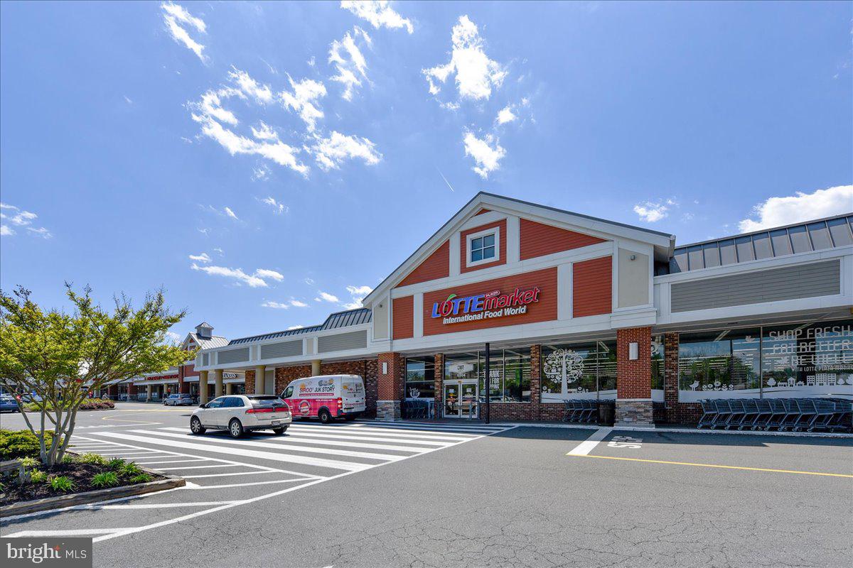 5643 Inverchapel Road Springfield, VA 22151 - Photo 59 of 65 Shopping center