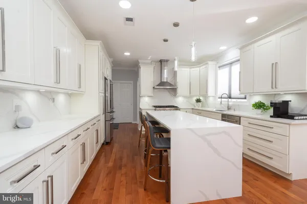 $1,399,900 | 6 Lawrence Court, Monroe Township, NJ 08831