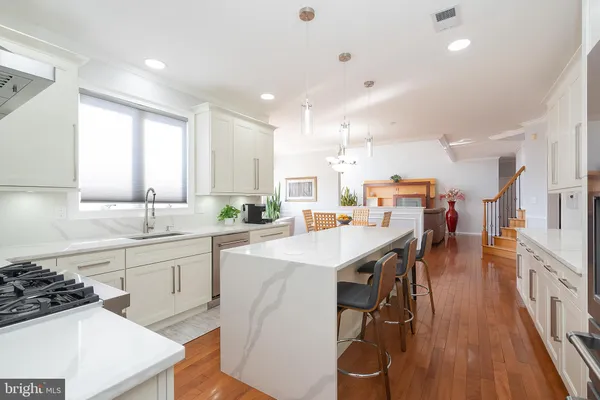 $1,399,900 | 6 Lawrence Court, Monroe Township, NJ 08831