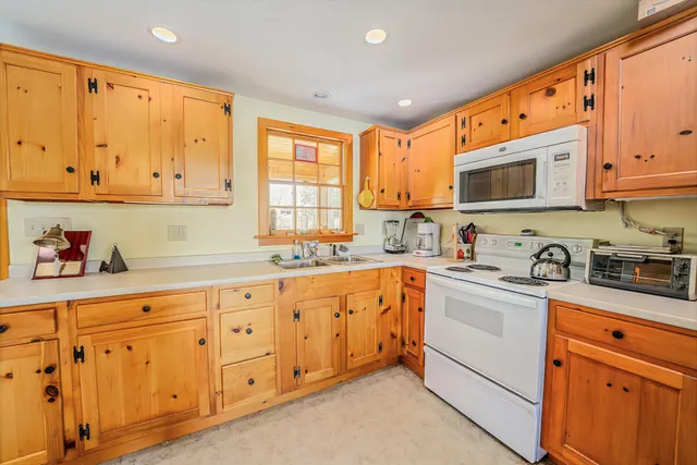 $750,000 | 122 Oak Point Lane, Union, ME 04862