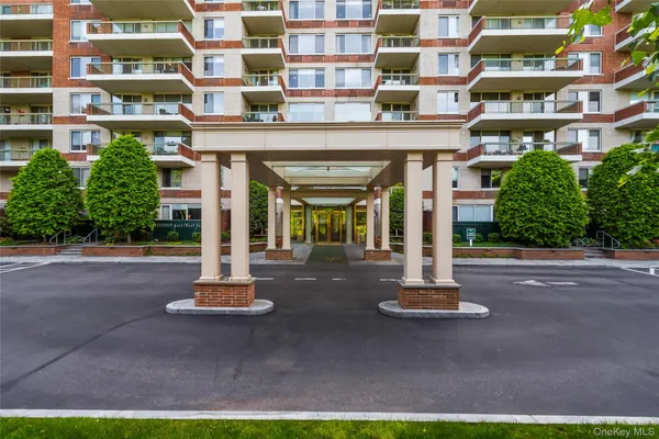 $1,375,000 | 111 Cherry Valley Avenue, Unit 517, Garden City, NY 11530