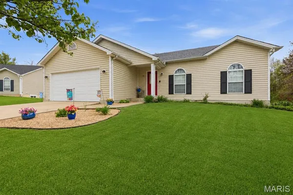 $300,000 | 711 Worthington Drive, Warrenton, MO 63383