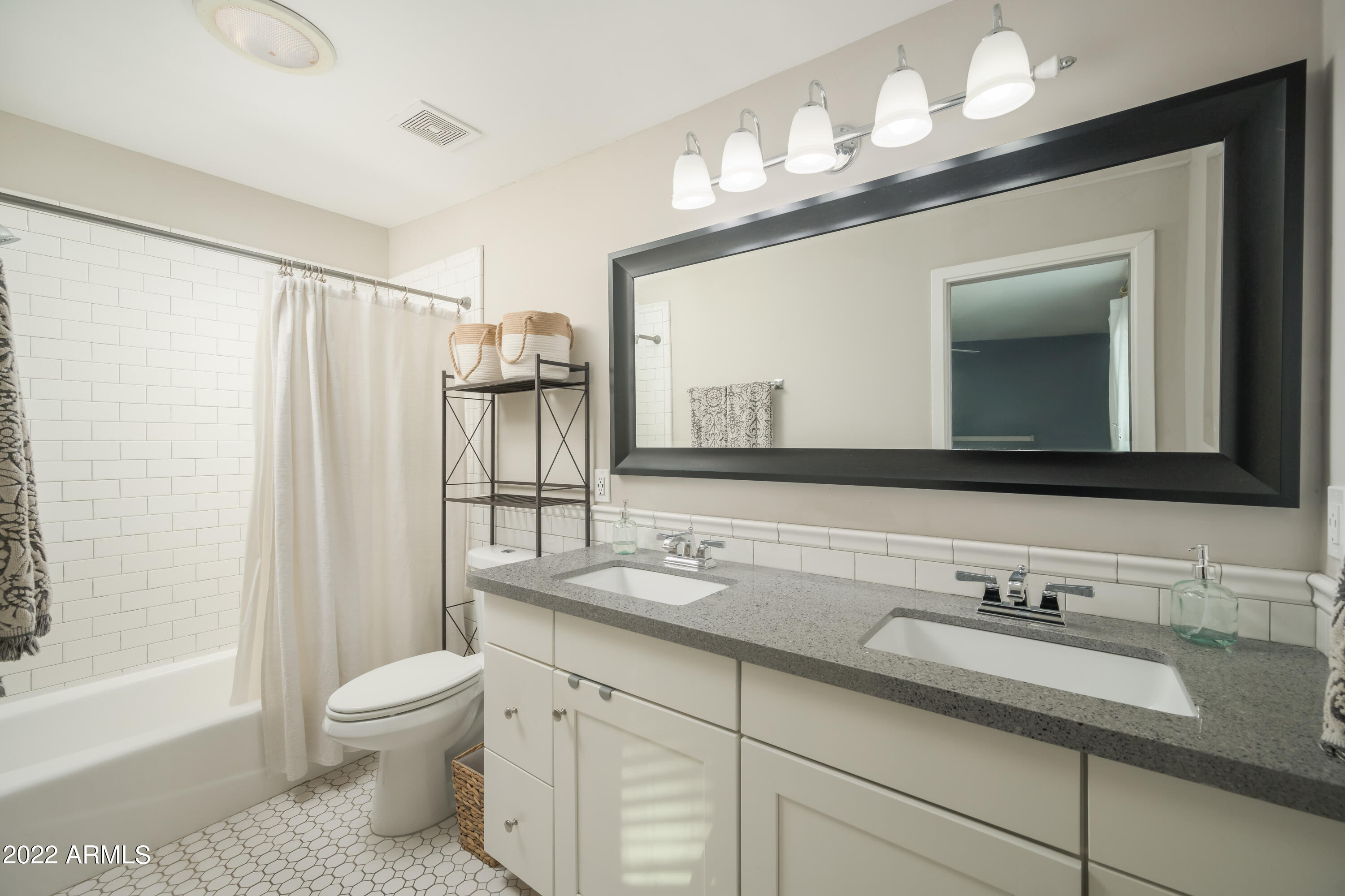 4417 East Roma Avenue Phoenix, AZ 85018 - Photo 14 of 23 Primary Bathroom