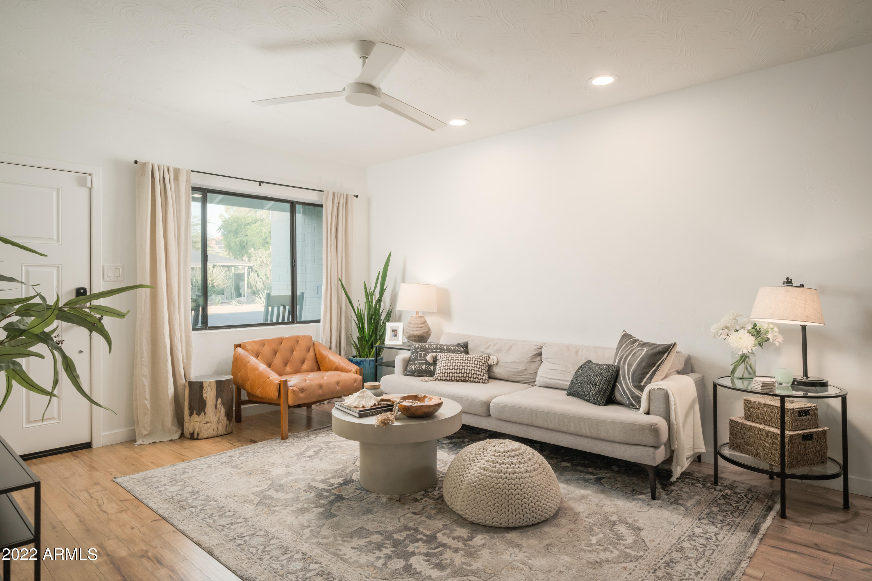 4417 East Roma Avenue Phoenix, AZ 85018 - Photo 6 of 23 Living Room