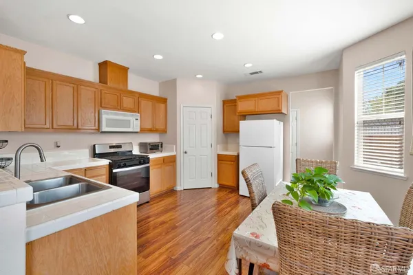 $599,999 | 355 Foxglove Street, Pittsburg, CA 94565