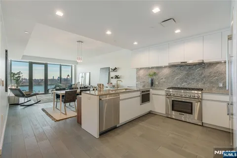 $1,480,000 | 320 Adolphus Avenue, Unit 916, Cliffside Park, NJ 07010