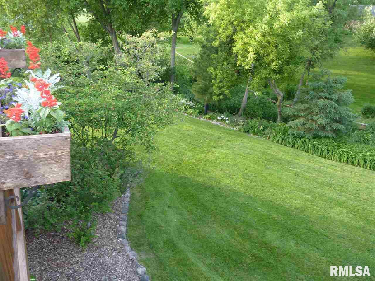 19391 Wells Ferry Road Bettendorf, IA 52722 - Photo 3 of 20 Gallery Image 3