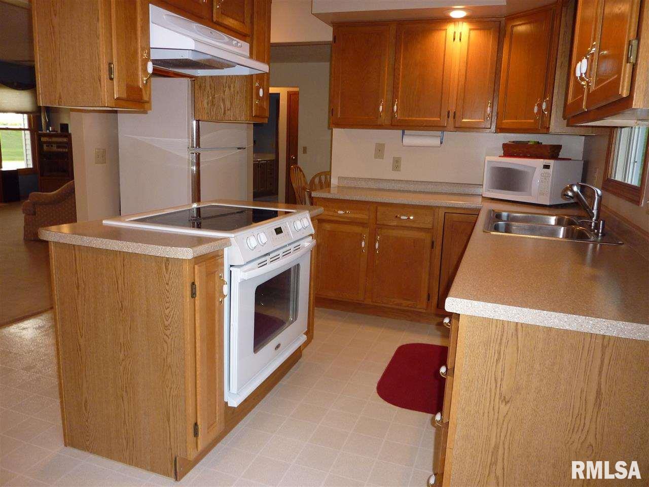 19391 Wells Ferry Road Bettendorf, IA 52722 - Photo 10 of 20 Gallery Image 10