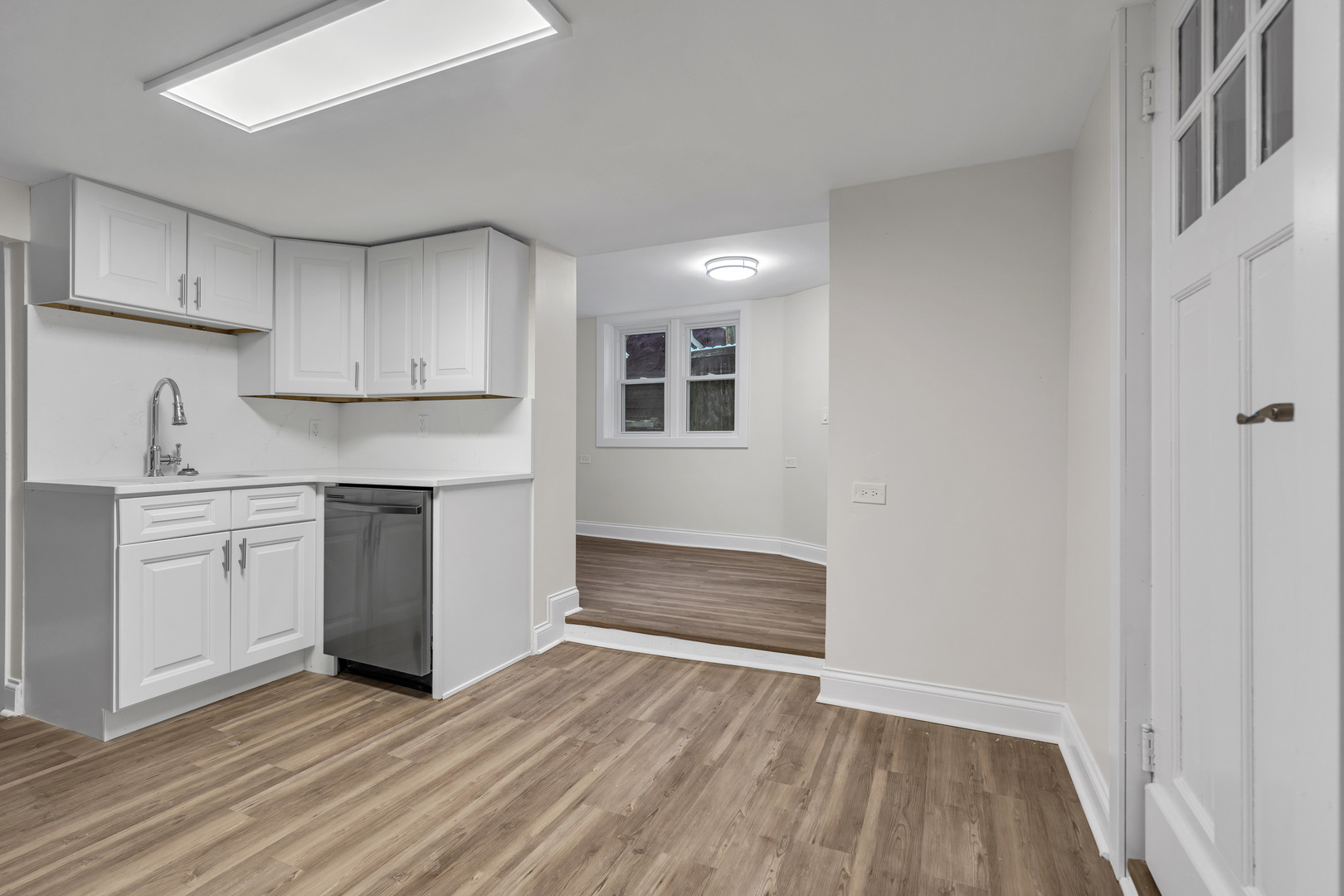 1155 St Johns Avenue, Unit H Highland Park, IL 60035 - Photo 5 of 20 a view of kitchen with wooden floor and electronic appliances