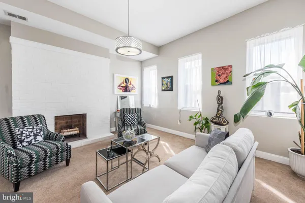 $2,595 | 1929 McCulloh Street, Baltimore, MD 21217