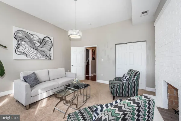 $2,595 | 1929 McCulloh Street, Baltimore, MD 21217