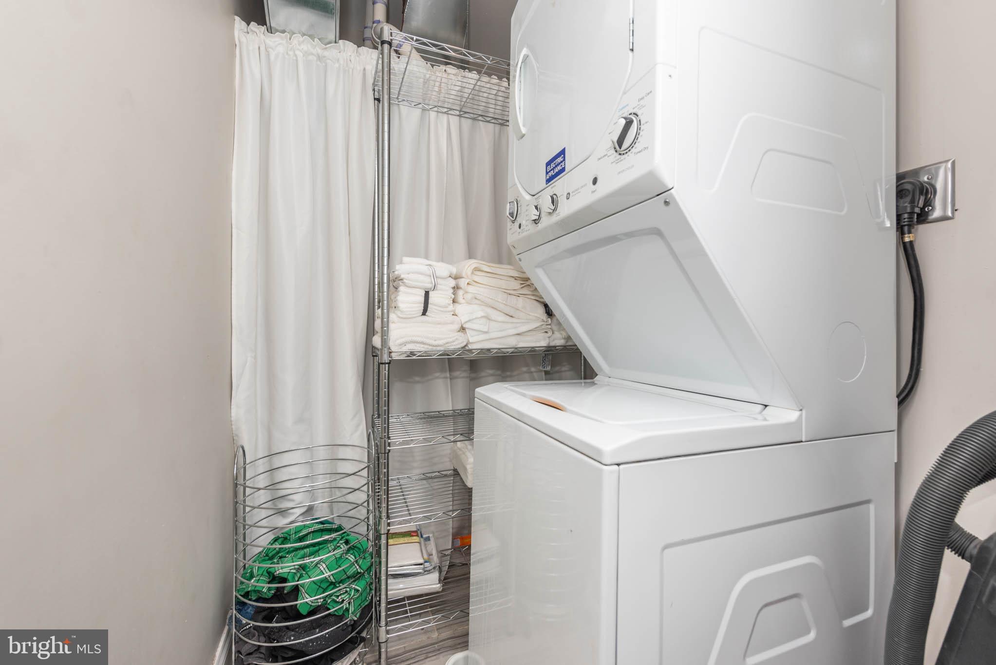 1929 McCulloh Street Baltimore, MD 21217 - Photo 16 of 39 a utility room with dryer and washer