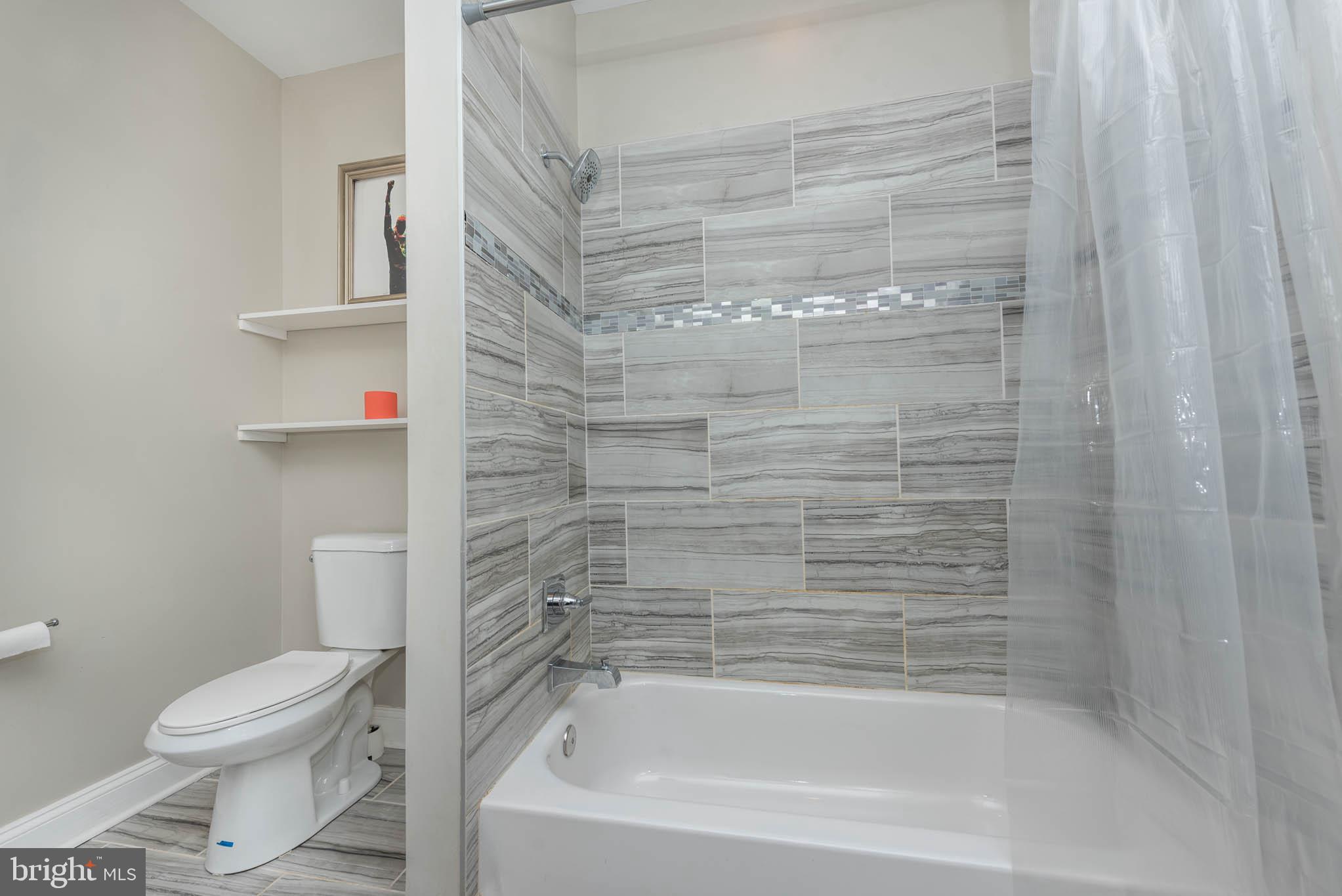1929 McCulloh Street Baltimore, MD 21217 - Photo 18 of 39 a bathroom with a bathtub and a toilet