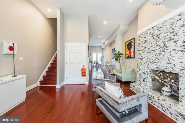 $2,595 | 1929 McCulloh Street, Baltimore, MD 21217