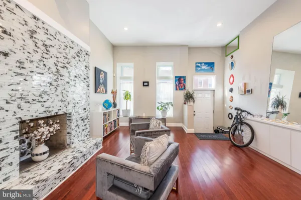 $2,595 | 1929 McCulloh Street, Baltimore, MD 21217