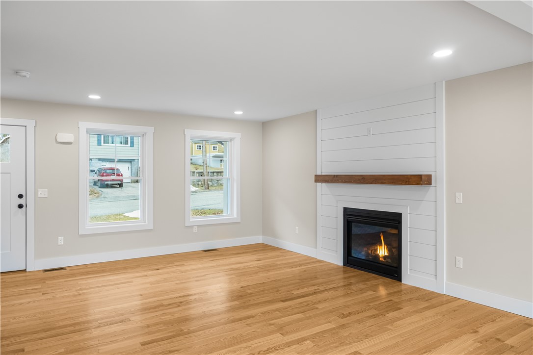 89 St Agnes Avenue Woonsocket, RI 02895 - Photo 4 of 41