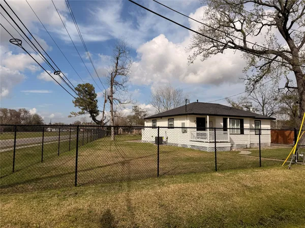 $1,750 | 5607 Collins Road, Houston, TX 77016