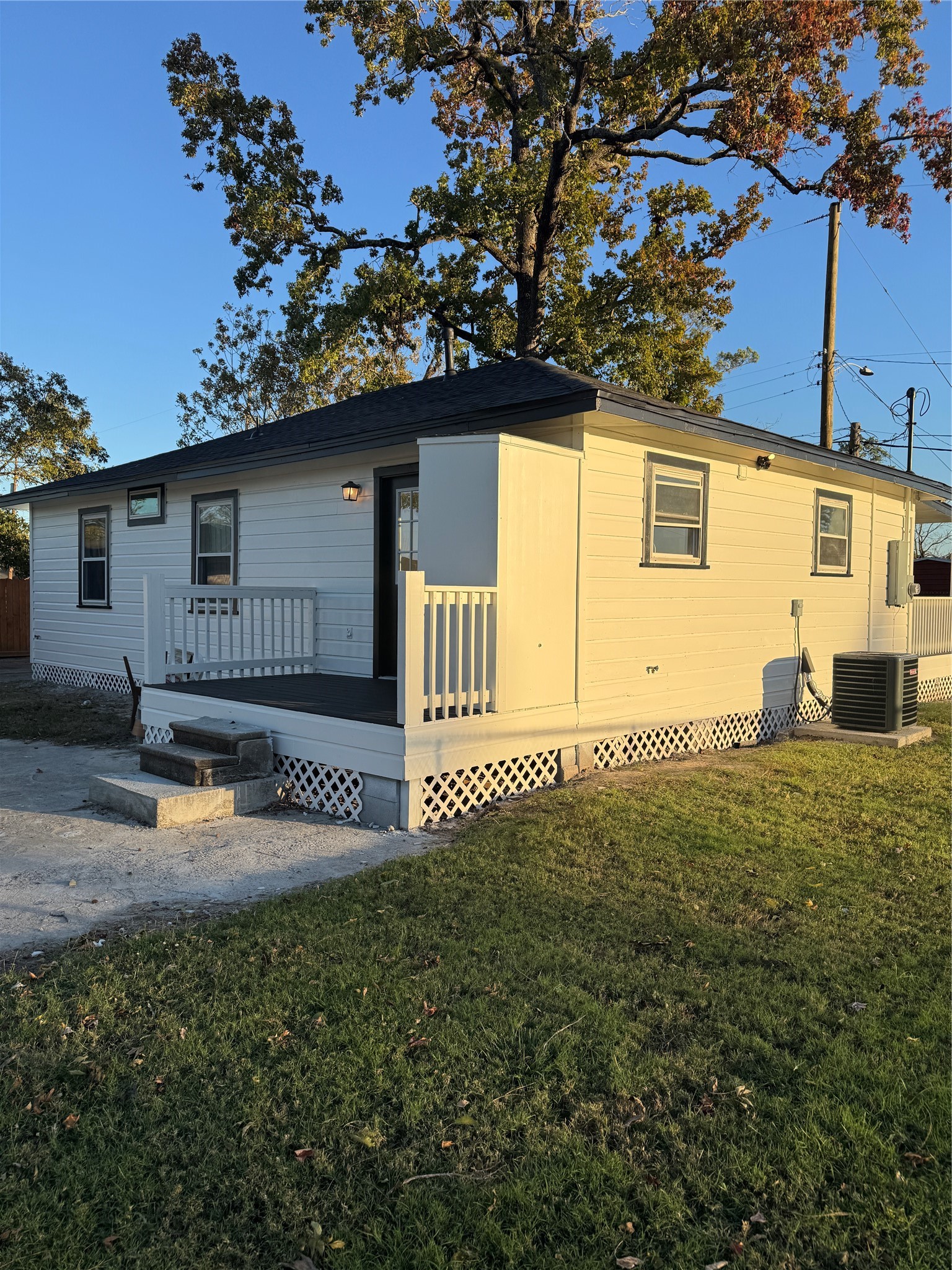 5607 Collins Road Houston, TX 77016 - Photo 9 of 9 a backyard of a house with lots of green space