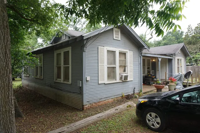 a house view with a outdoor space