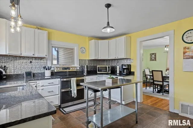 $209,900 | 2021 Cardinal Drive, Springfield, IL 62704