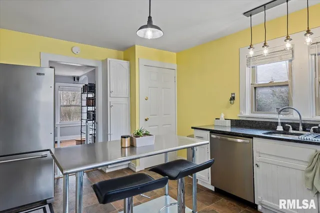 $209,900 | 2021 Cardinal Drive, Springfield, IL 62704