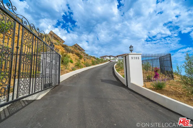 $6,950,000 | 9785 Deer Creek Road, Malibu, CA 90265