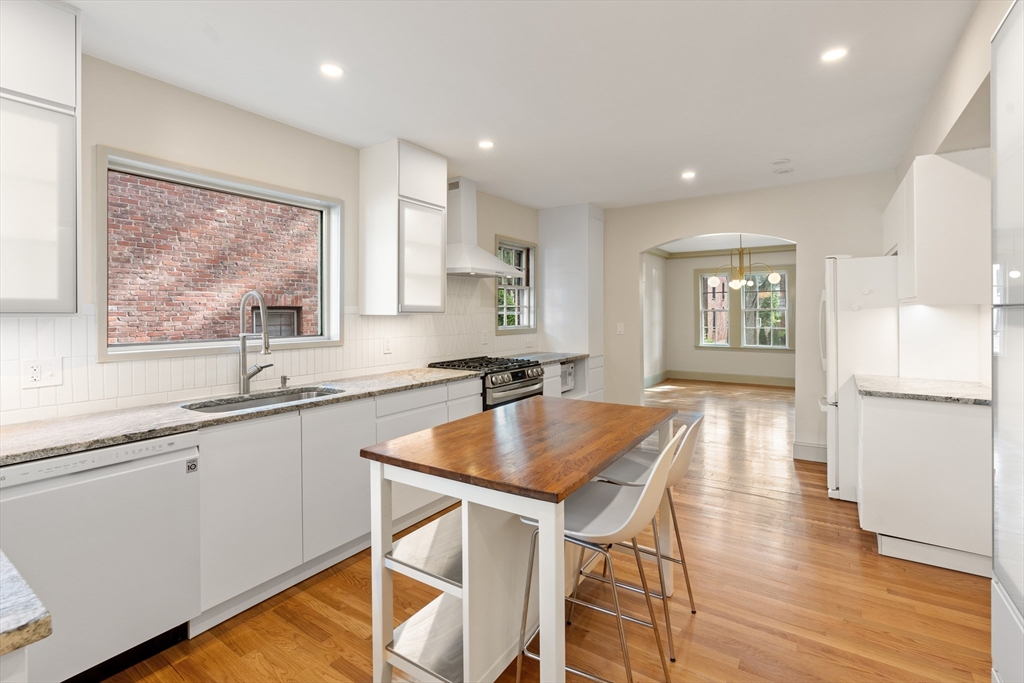316 Russett Road Chestnut Hill, MA 02467 - Photo 8 of 38