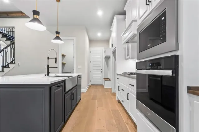 $800,000 | 2620 Northeast Woodland Oak Drive, Lee's Summit, MO 64086