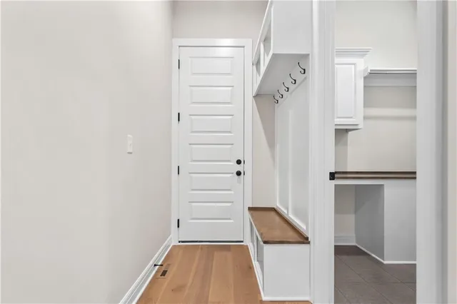 $800,000 | 2620 Northeast Woodland Oak Drive, Lee's Summit, MO 64086