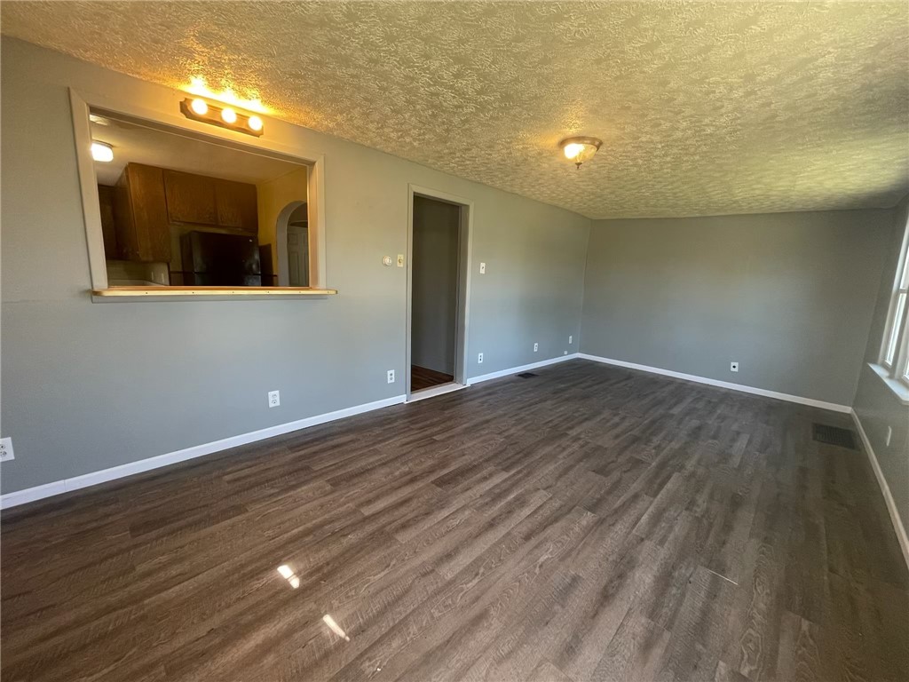 635 North Virginia Avenue Decatur, IL 62522 - Photo 4 of 10