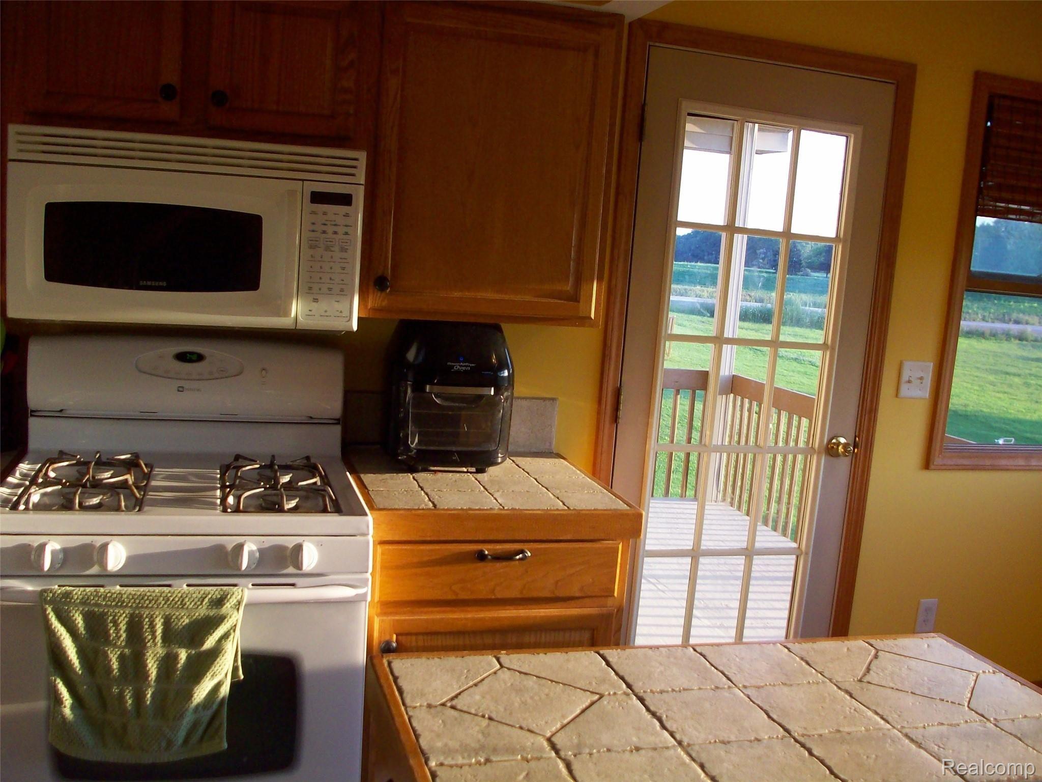 1502 South Cummings Road Davison, MI 48423 - Photo 30 of 49 100_3498.JPG