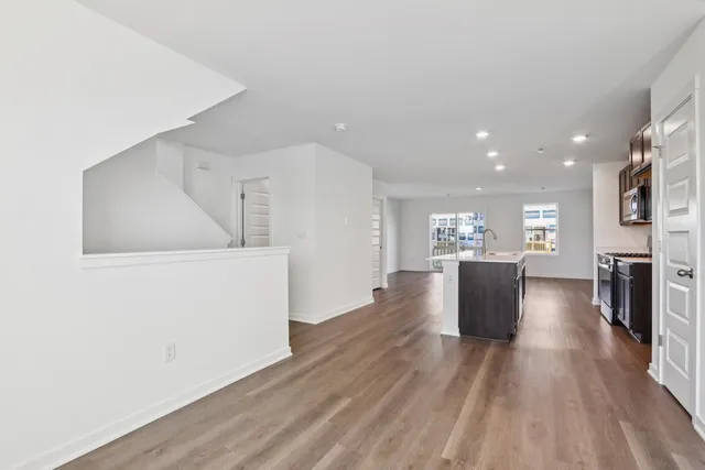 $326,990 | 895 Briar Gln Court, Hampshire, IL 60140