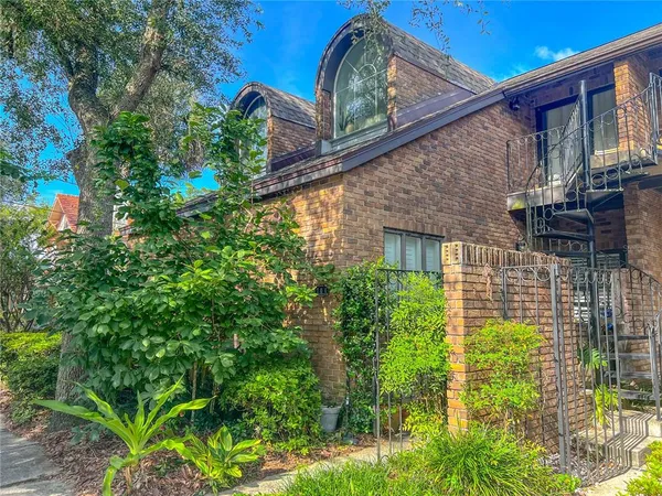 $1,350 | 704 Northeast 1st Street, Unit B, Gainesville, FL 32601