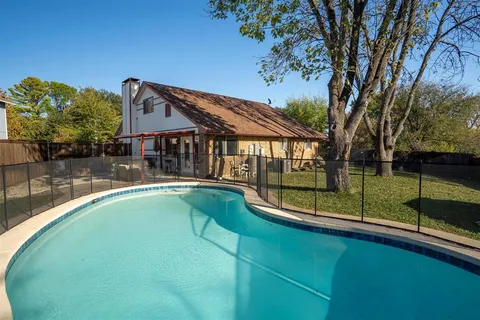 $400,000 | 832 Foxwood Place, Lewisville, TX 75067