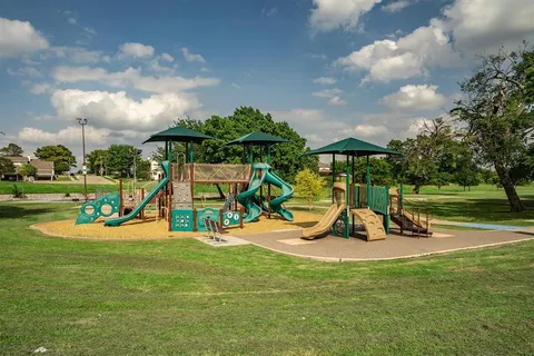 $400,000 | 832 Foxwood Place, Lewisville, TX 75067