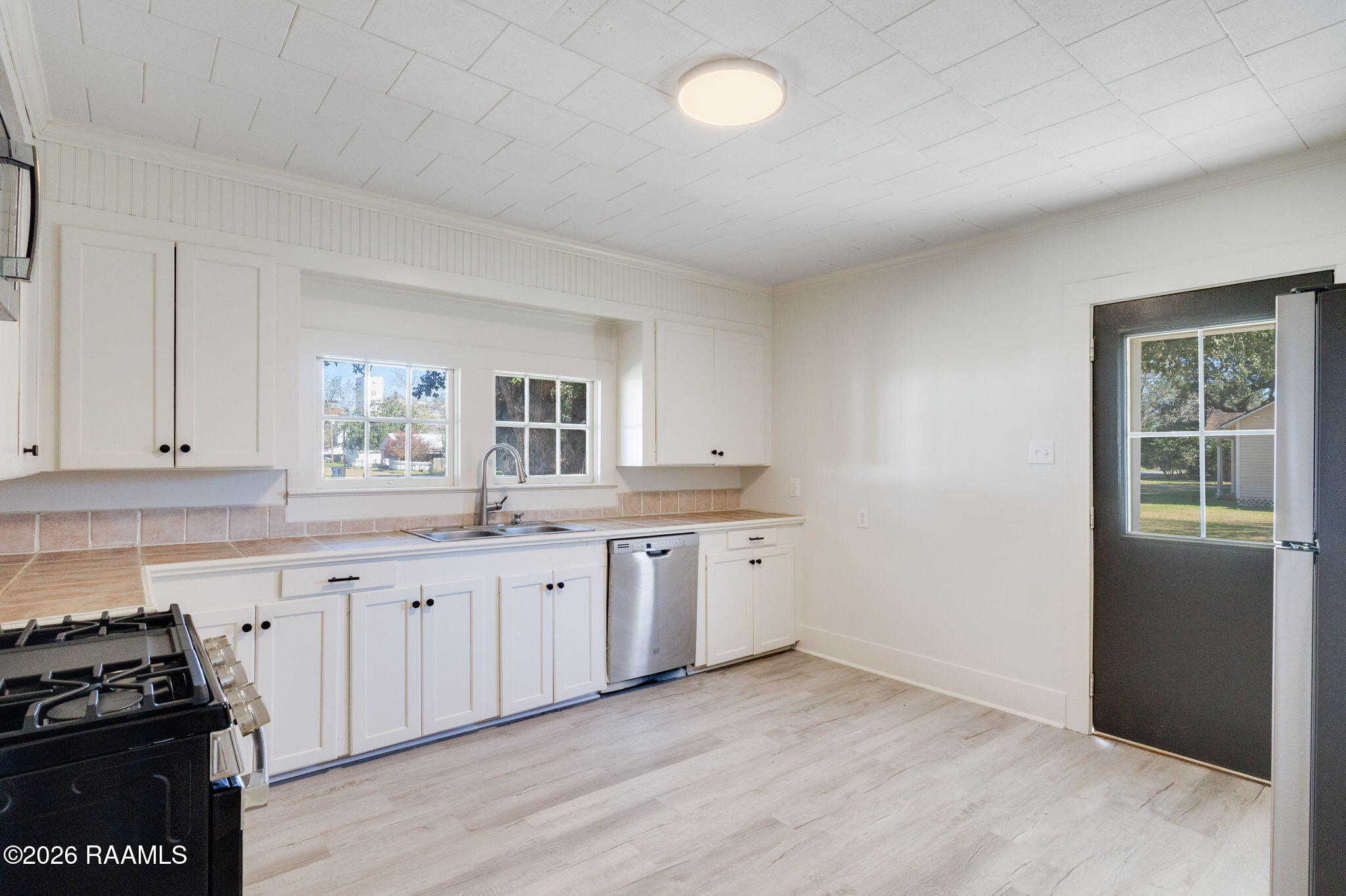301 3rd Street Abbeville, LA 70510 - Photo 5 of 21 Kitchen 1