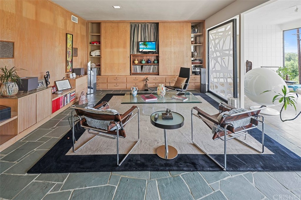 5265 Old Road Riverside, CA 92504 - Photo 11 of 75 a view of a livingroom with furniture and a table