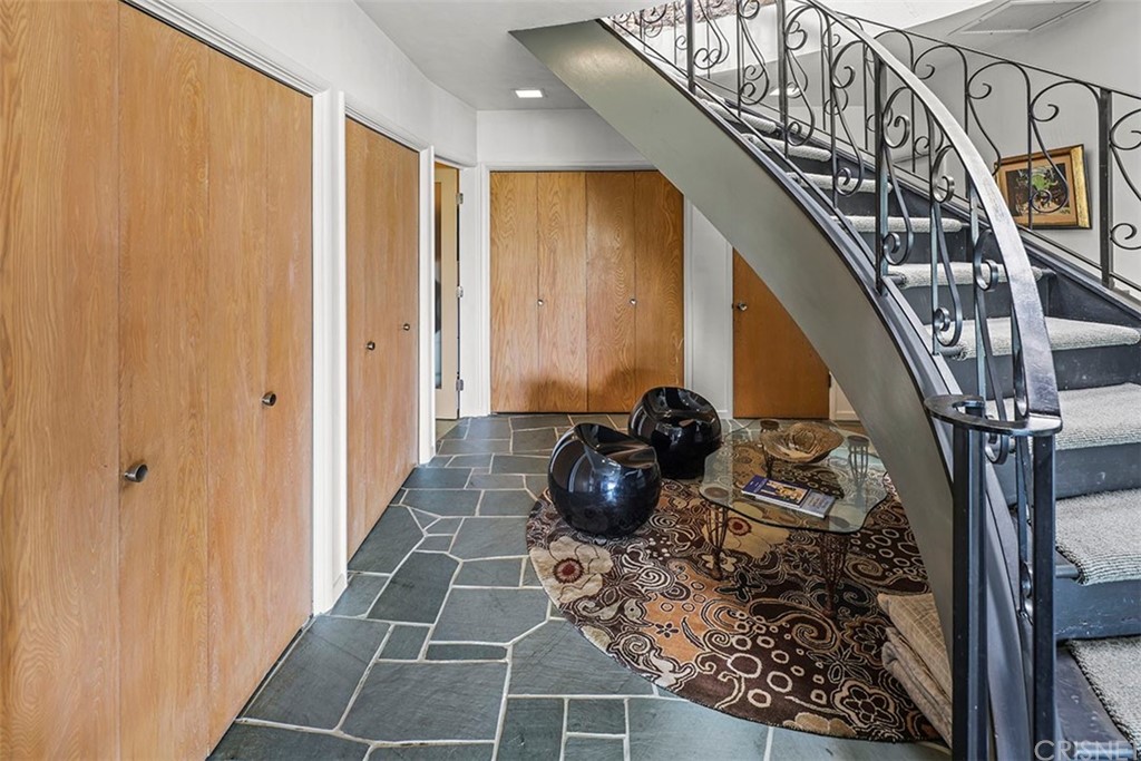 5265 Old Road Riverside, CA 92504 - Photo 14 of 75 a room with gym equipment