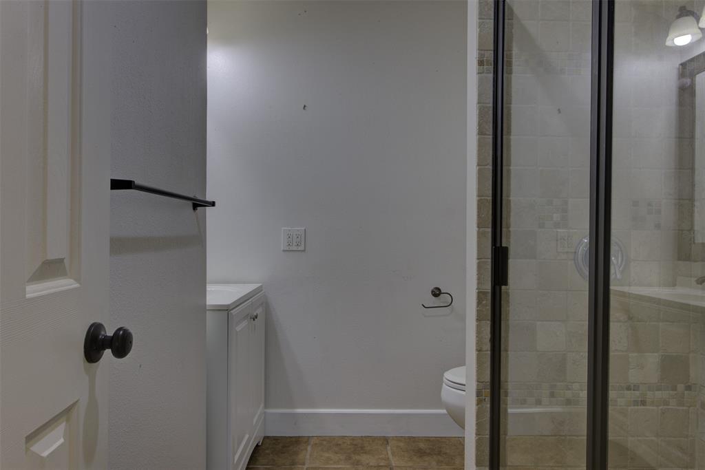 209 Case Street Weatherford, TX 76086 - Photo 16 of 25 hall bath