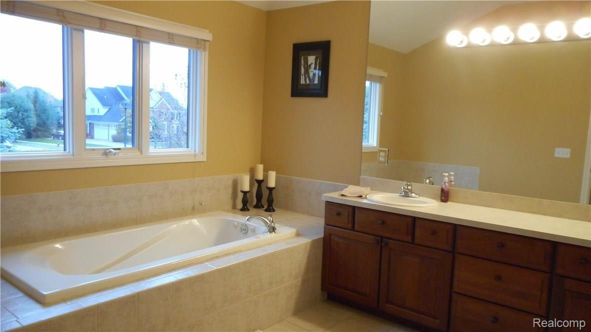 574 Springview Drive Rochester, MI 48307 - Photo 35 of 54 049.JPG