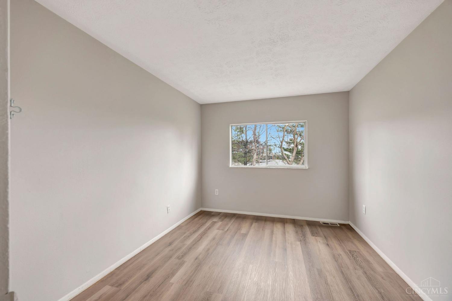 7752 Montgomery Road, Unit 8 Cincinnati, OH 45236 - Photo 24 of 35