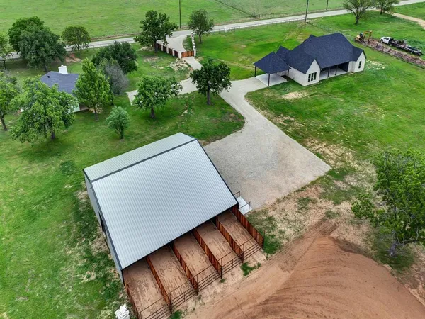 a view of a yard in front of house