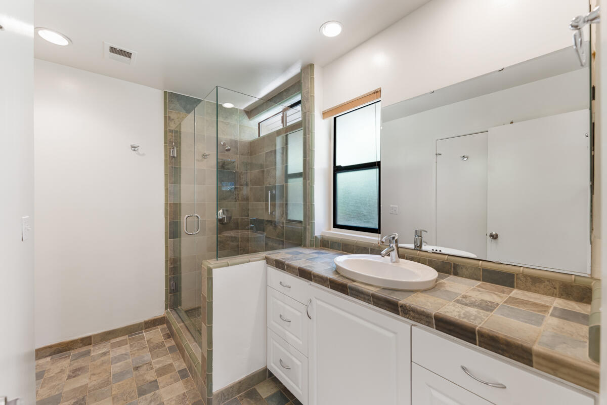 555 North La Cumbre Road Santa Barbara, CA 93110 - Photo 6 of 15 Primary bathroom