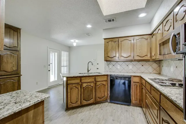 $2,300 | 3331 Lanarc Drive, Plano, TX 75023