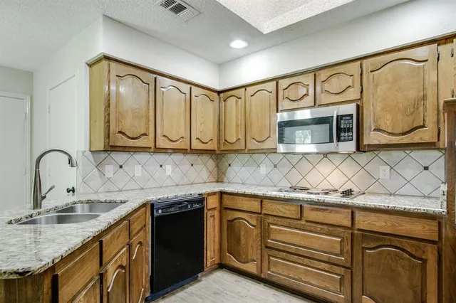 $2,300 | 3331 Lanarc Drive, Plano, TX 75023