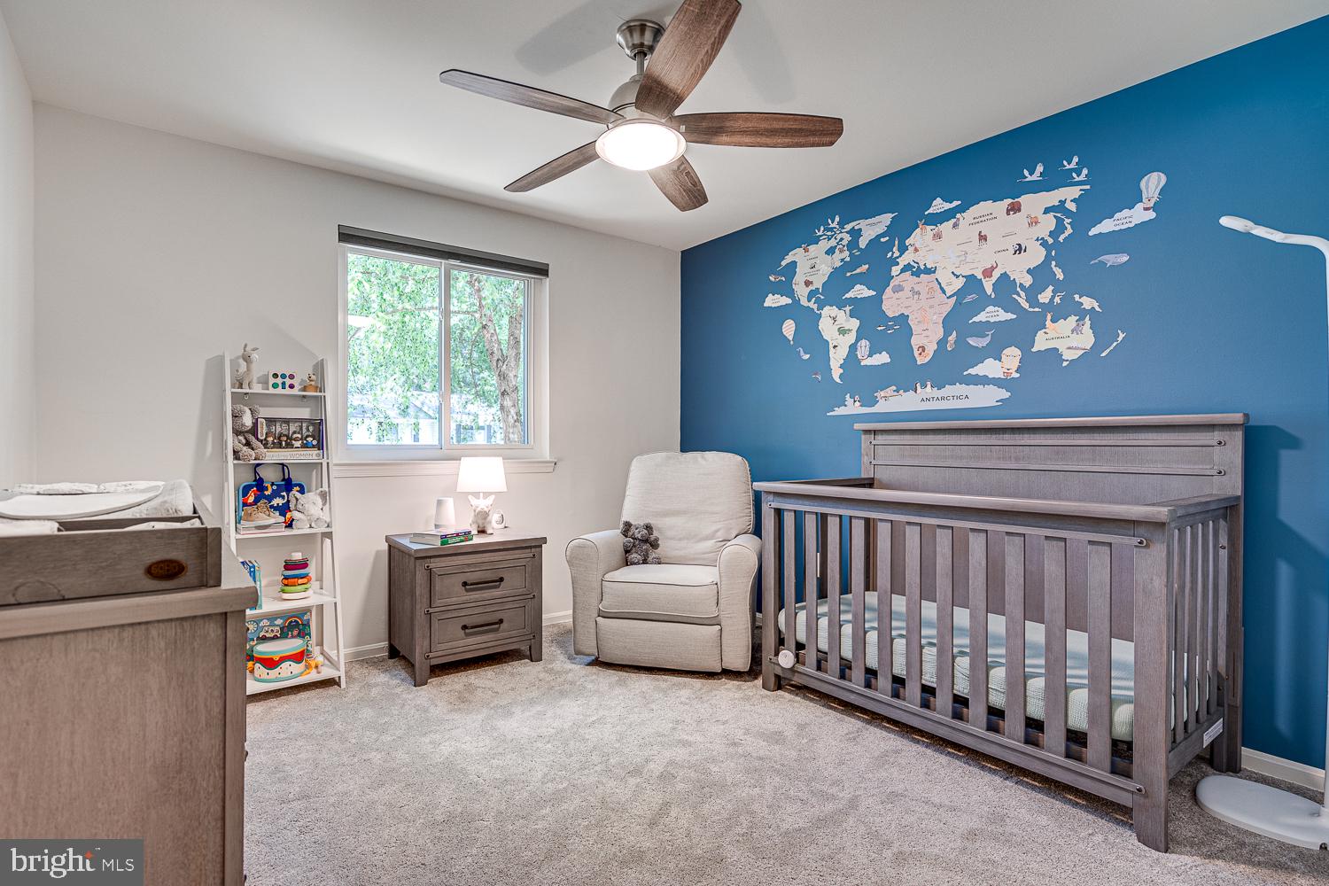 10197 Wavell Road Fairfax, VA 22032 - Photo 25 of 47 a living room with furniture and a window
