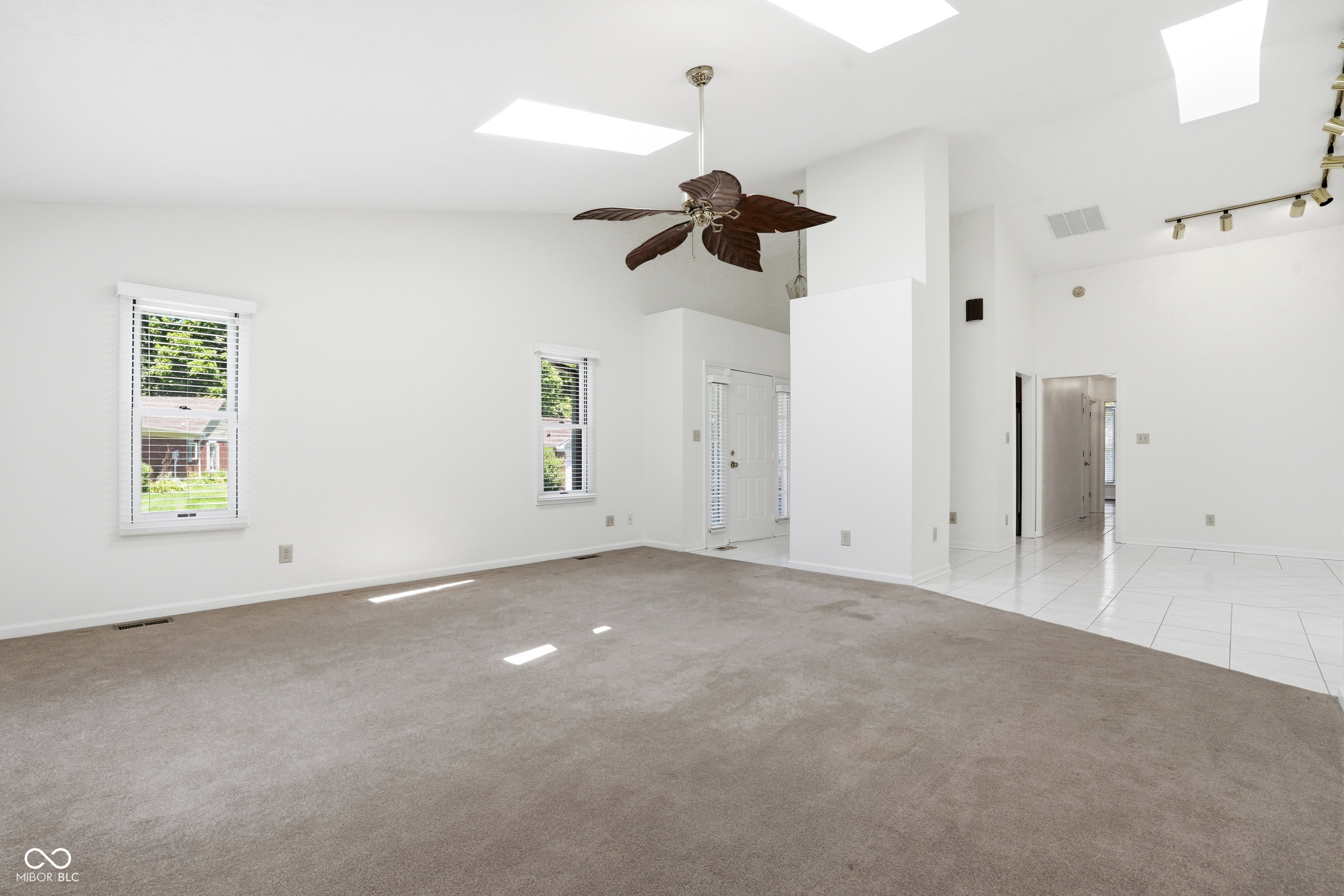 5201 Greenwillow Road Indianapolis, IN 46226 - Photo 10 of 31