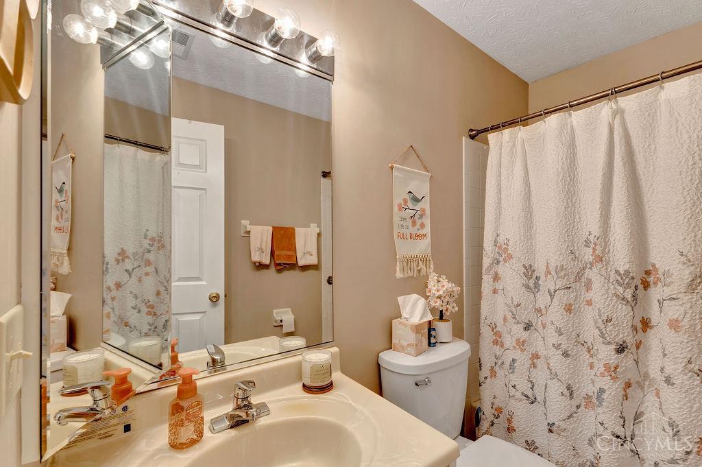 4350 Regency Ridge Court, Unit 208 Cincinnati, OH 45248 - Photo 40 of 56 Gallery Image 40
