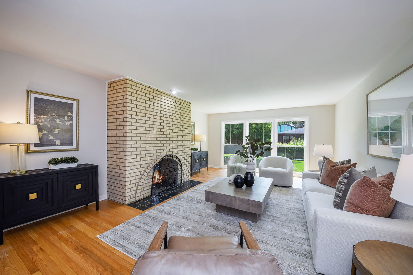 541 Williamsburg Road Glen Ellyn, IL 60137 - Photo 7 of 45 a living room with furniture rug and a fireplace