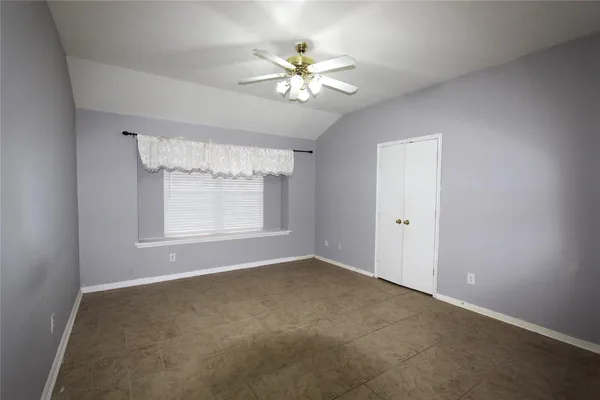 $2,000 | 10926 Great Hawk Lane, Houston, TX 77075